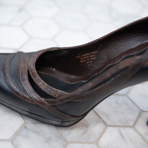 Max Studio black and brown pump with cut out detail - Picture 3 of 5